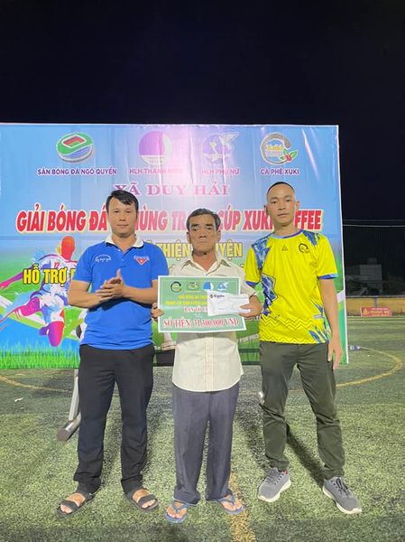 Hội LHTN Việt Nam xã Duy Hải tổ chức giải bóng đá tứ hùng gây quỹ thiện nguyện