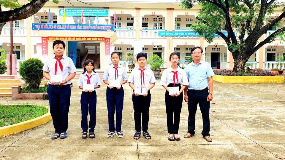 DUY XUYÊN: HIỆU QUẢ TỪ CÁC GIẢI PHÁP HỖ TRỢ, GIÚP ĐỠ TRẺ EM, HỌC SINH TRÊN ĐỊA BÀN CÓ NGUY CƠ BỎ HỌC ĐẾN TRƯỜNG